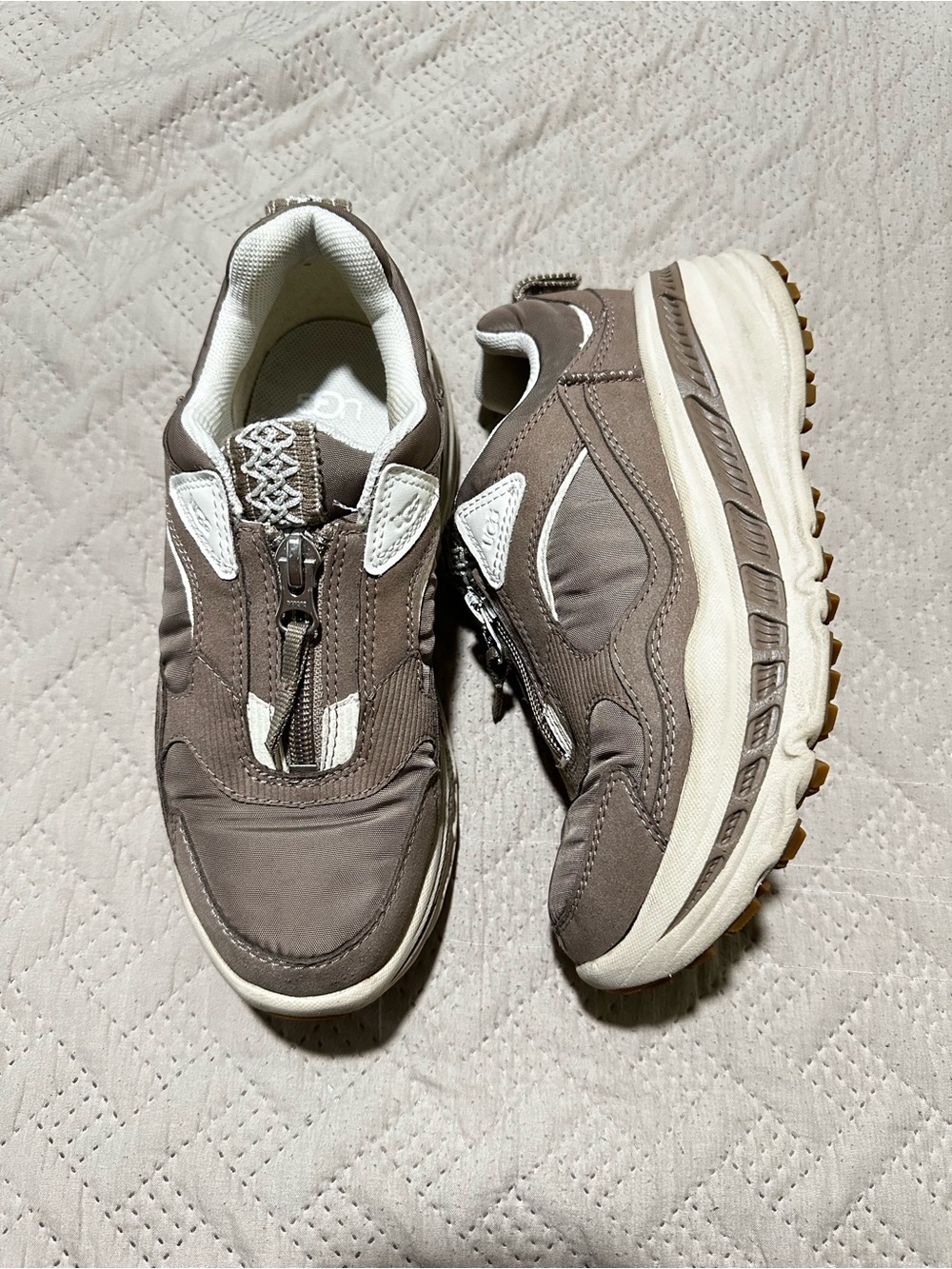 UGG ca805 zip sneakers, women’s size 6